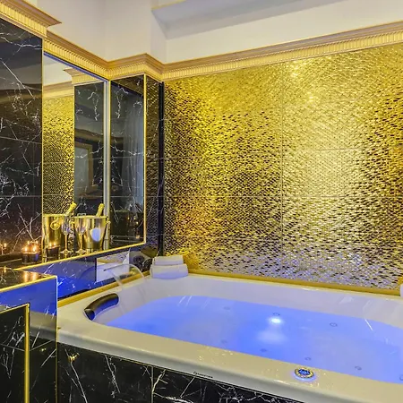 Spanish Steps Versace Style With Jacuzzi