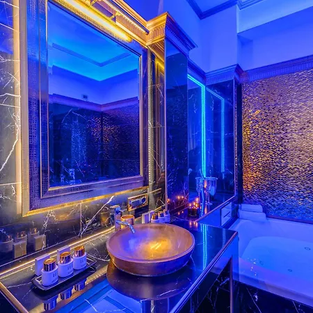 Spanish Steps Versace Style With Jacuzzi Apartmán *