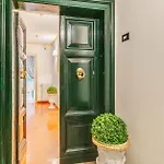 Spanish Steps Versace Style With Jacuzzi Apartment