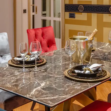 Spanish Steps Versace Style With Jacuzzi