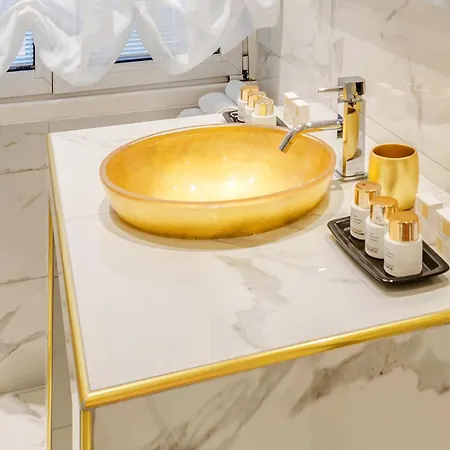 Spanish Steps Versace Style With Jacuzzi Appartement
