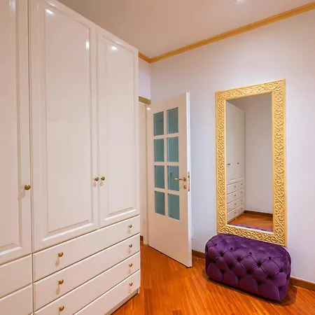 Spanish Steps Versace Style With Jacuzzi *