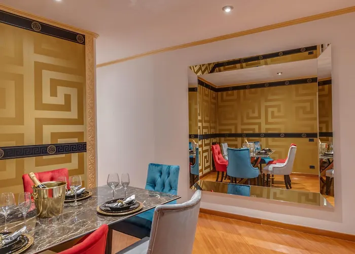 Spanish Steps Versace Style With Jacuzzi