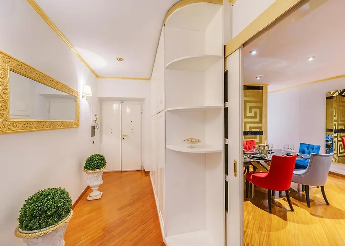 Spanish Steps Versace Style With Jacuzzi Rome