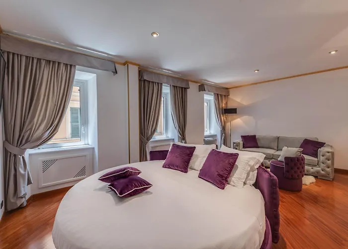 Spanish Steps Versace Style With Jacuzzi Appartement