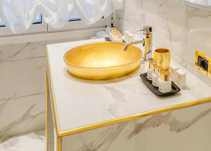 Spanish Steps Versace Style With Jacuzzi Apartmán