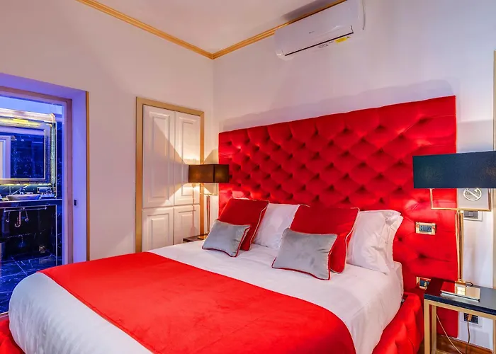 Spanish Steps Versace Style With Jacuzzi