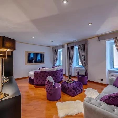 Spanish Steps Versace Style With Jacuzzi