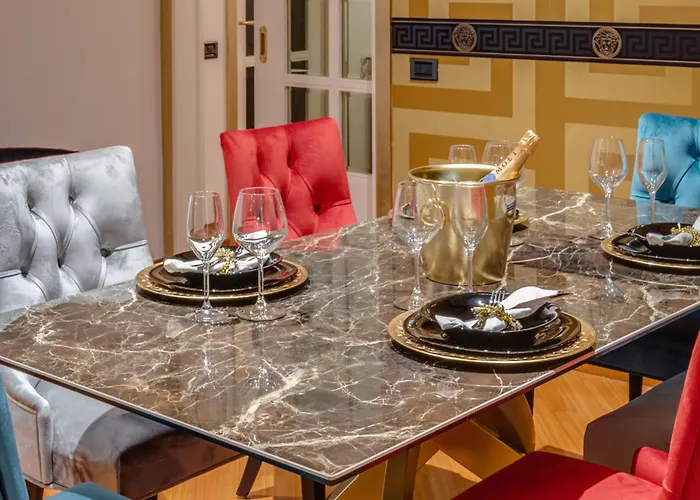 Spanish Steps Versace Style With Jacuzzi