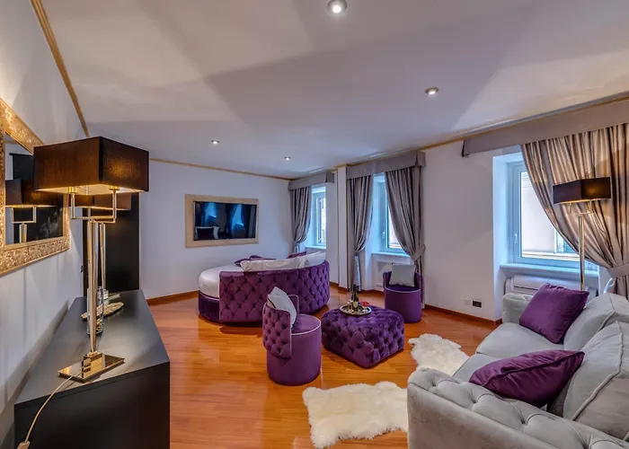 Spanish Steps Versace Style With Jacuzzi