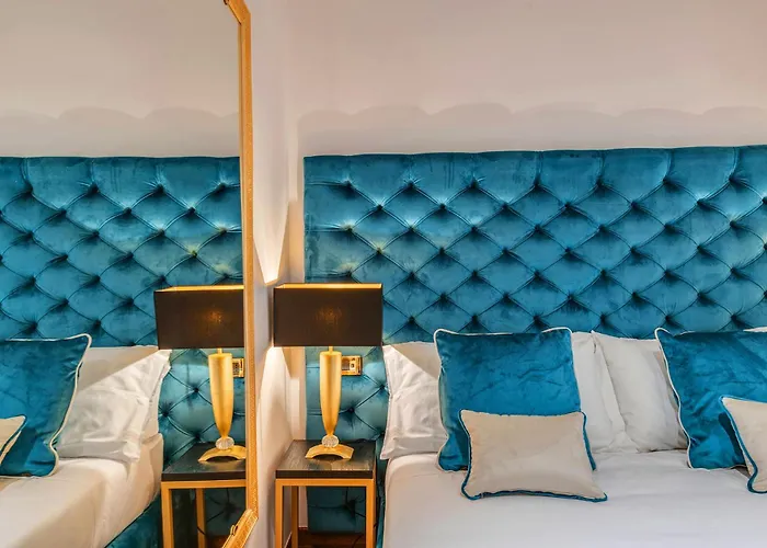 Spanish Steps Versace Style With Jacuzzi Roma